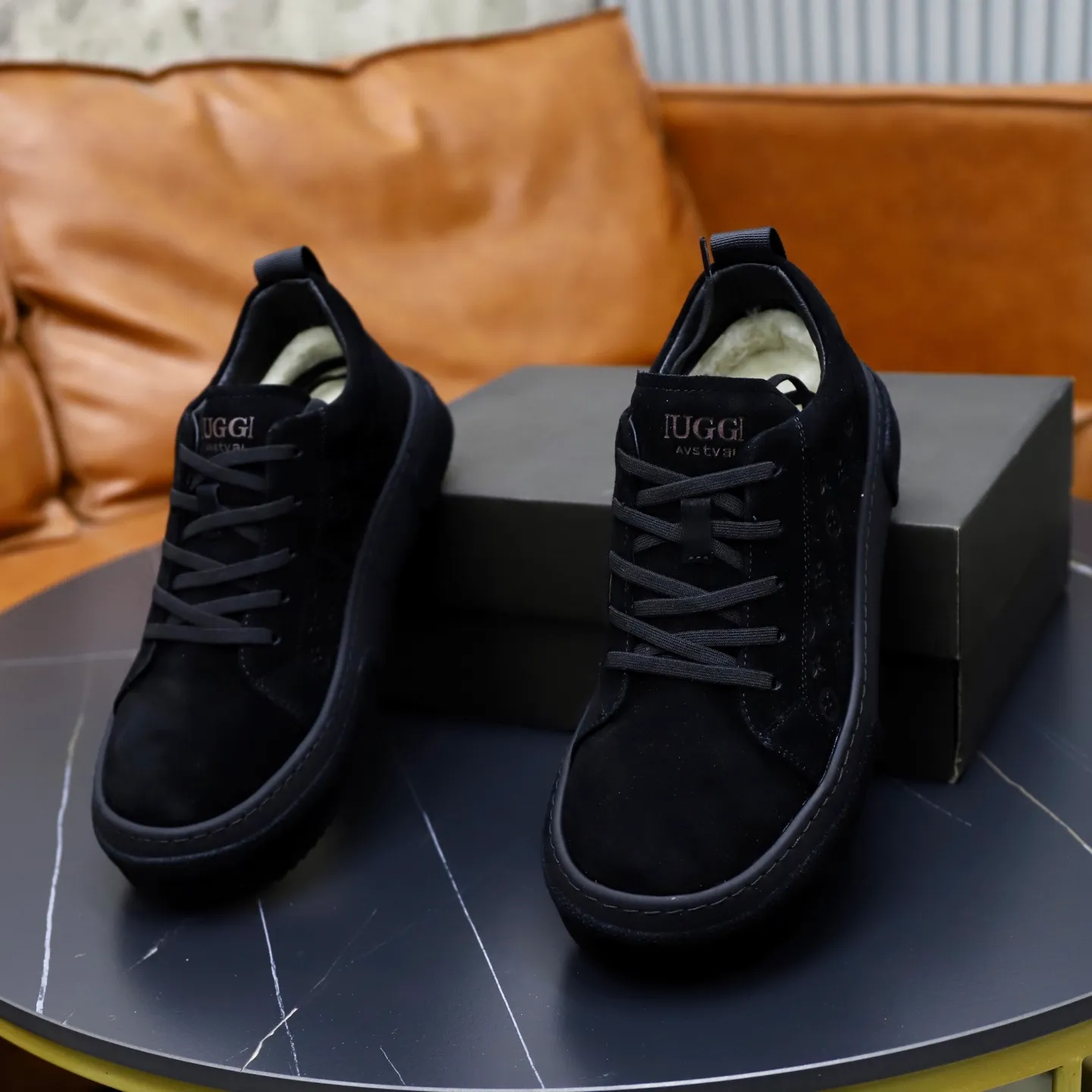 Ex-factory price: 620💰Thick wool imported from Australia Brand: UGG genuine purchase Size: 39-44 Grade: Official website 1:1 Material: First layer of genuine leather waterproof and antifreeze upper Real wool lining Original non-slip soft wear-resistant outsole Style category: Men's casual shoes Trendy style Comfortable on the feet Color: Official website color synchronization
